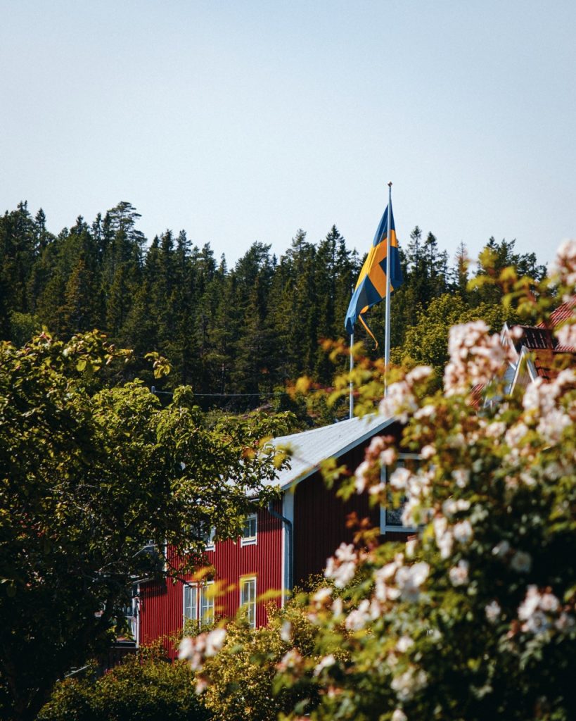 A view of a house from Bistro Ruben in Ulvöhamn
