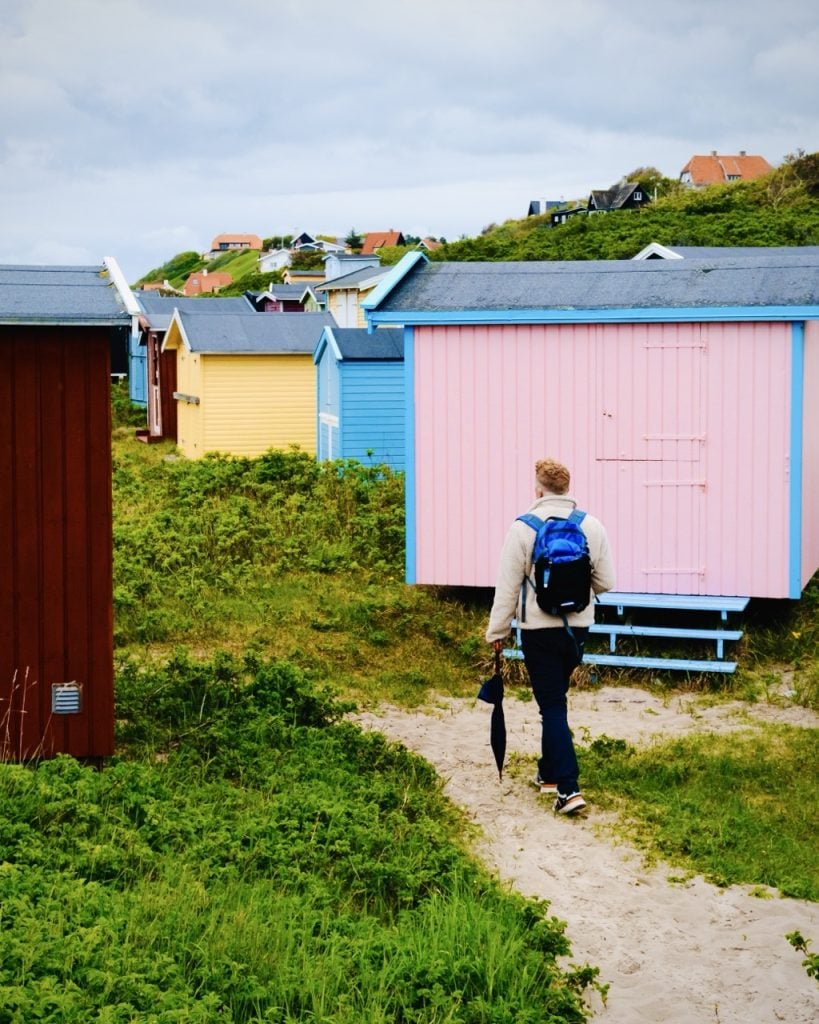 A person strolling through houses on Tisvildeleje Strand