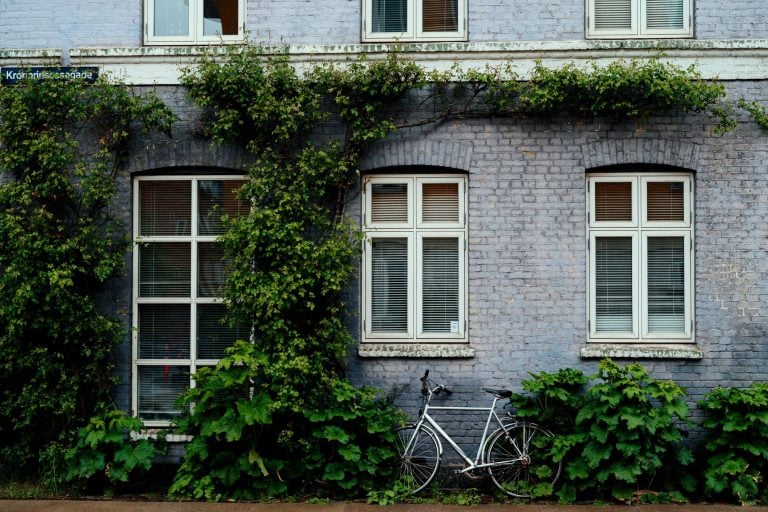 A bike next to a house on Kronprinsessesgade in Indre By, Copenhagen